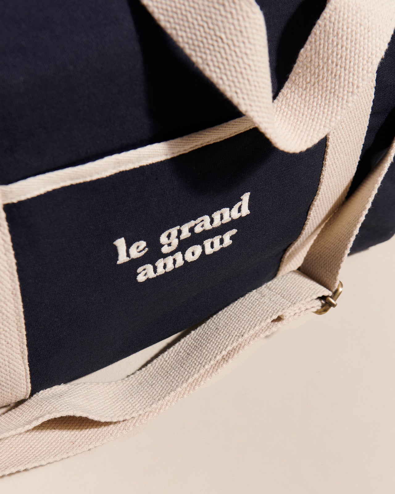 Le sac à langer Anémones en coton bio - bleu nuit – émoi émoi